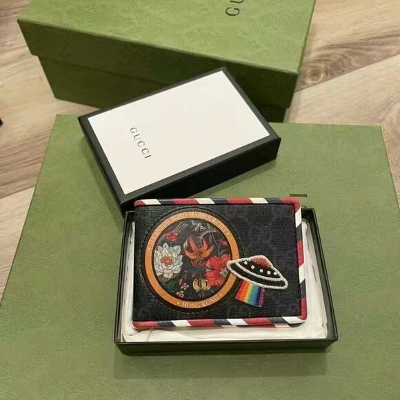 NIB Authentic Gucci GG Supreme Night Courrier Wallet - Picture 1 of 4